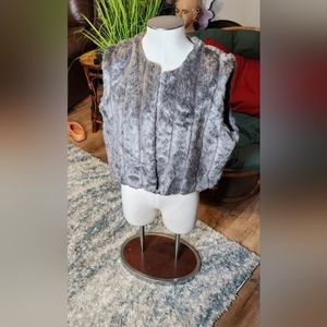 Women's 2015 Size 1X Grey Faux Fur Vest